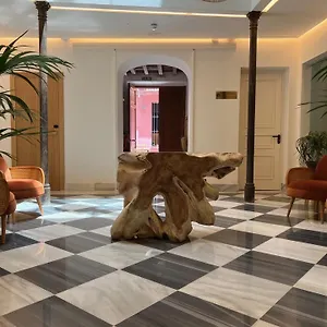Alux Boutique Hotell